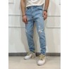 Jeans Carrot Con Strappi